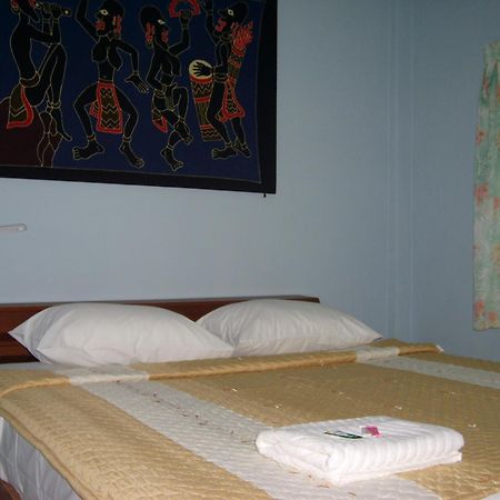 Pineapple Guesthouse Karon Dış mekan fotoğraf