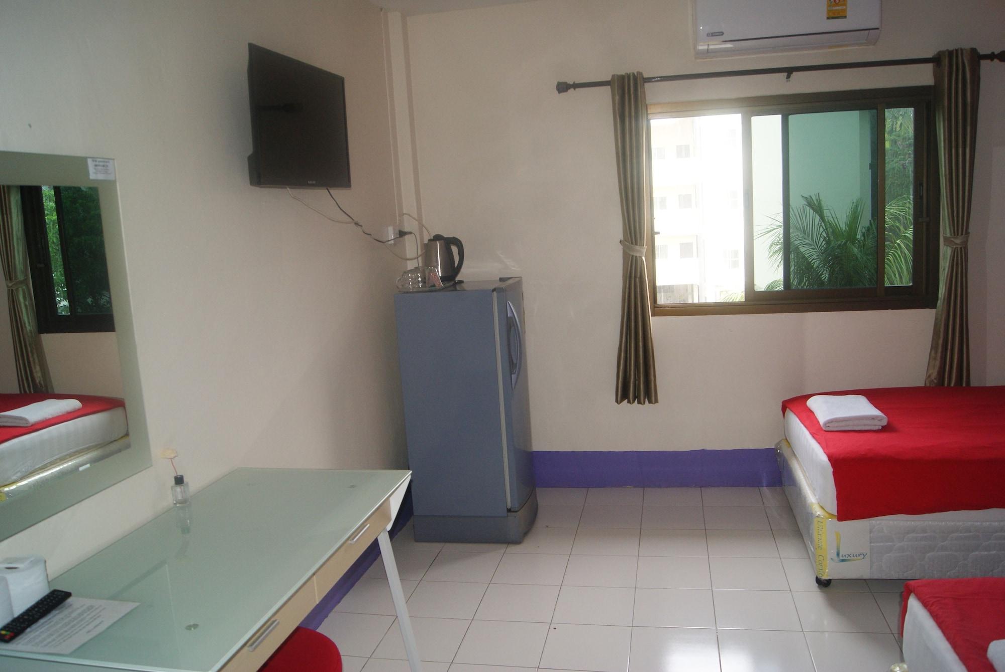 Pineapple Guesthouse Karon Dış mekan fotoğraf