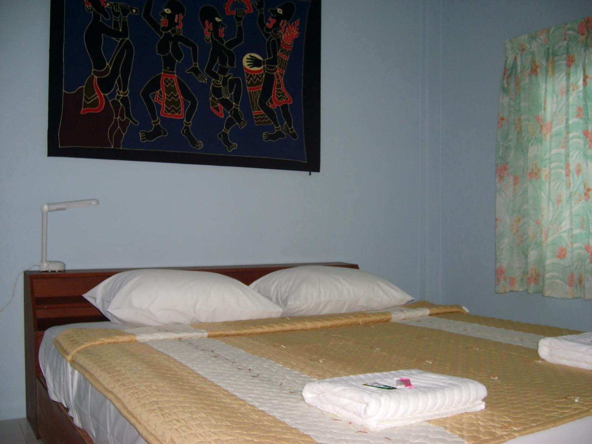 Pineapple Guesthouse Karon Dış mekan fotoğraf