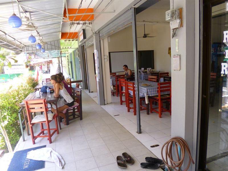 Pineapple Guesthouse Karon Dış mekan fotoğraf