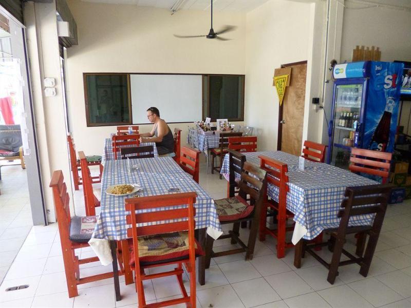 Pineapple Guesthouse Karon Dış mekan fotoğraf