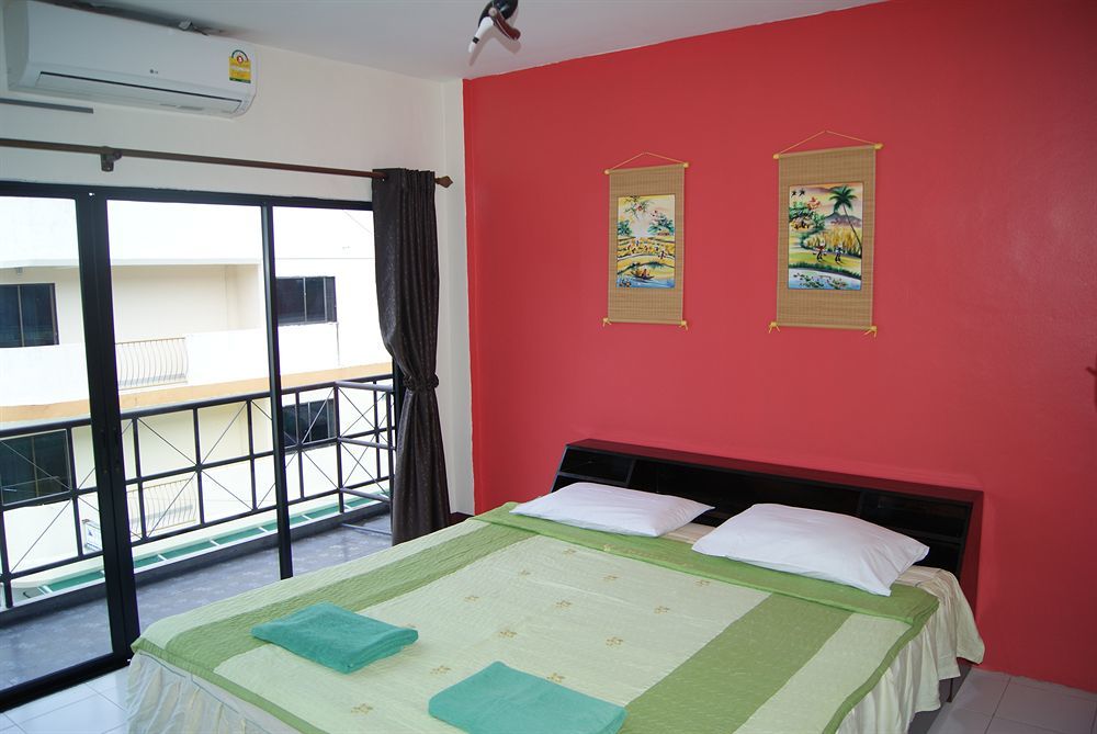 Pineapple Guesthouse Karon Dış mekan fotoğraf
