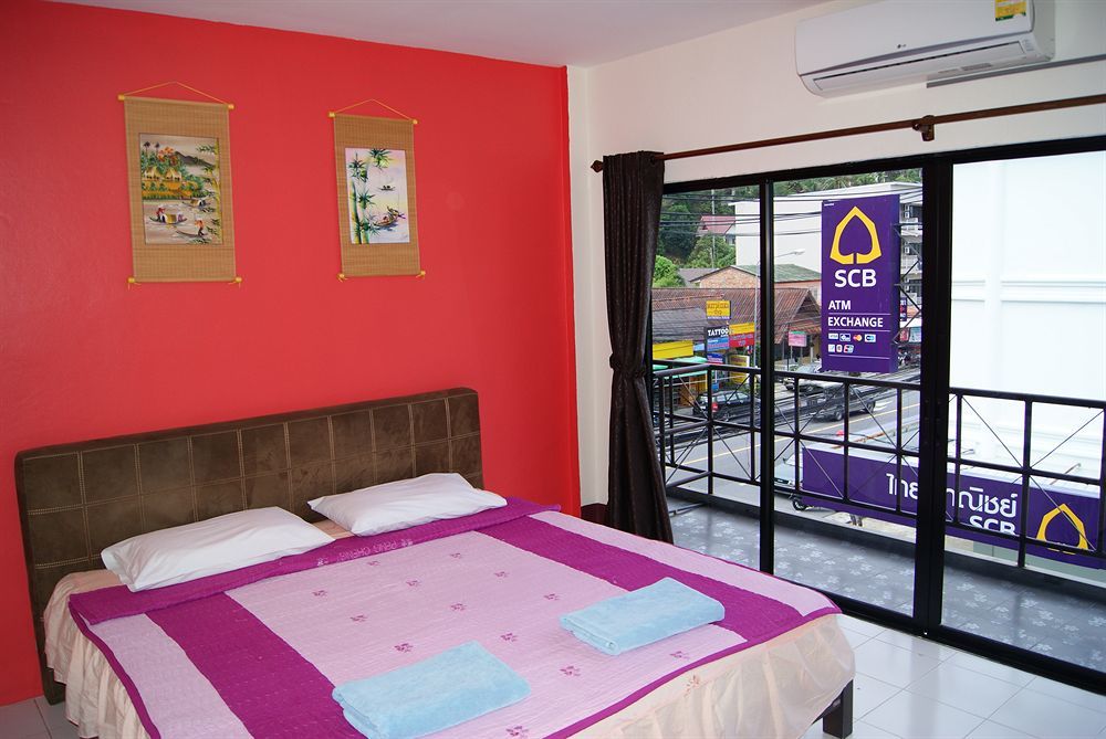 Pineapple Guesthouse Karon Dış mekan fotoğraf