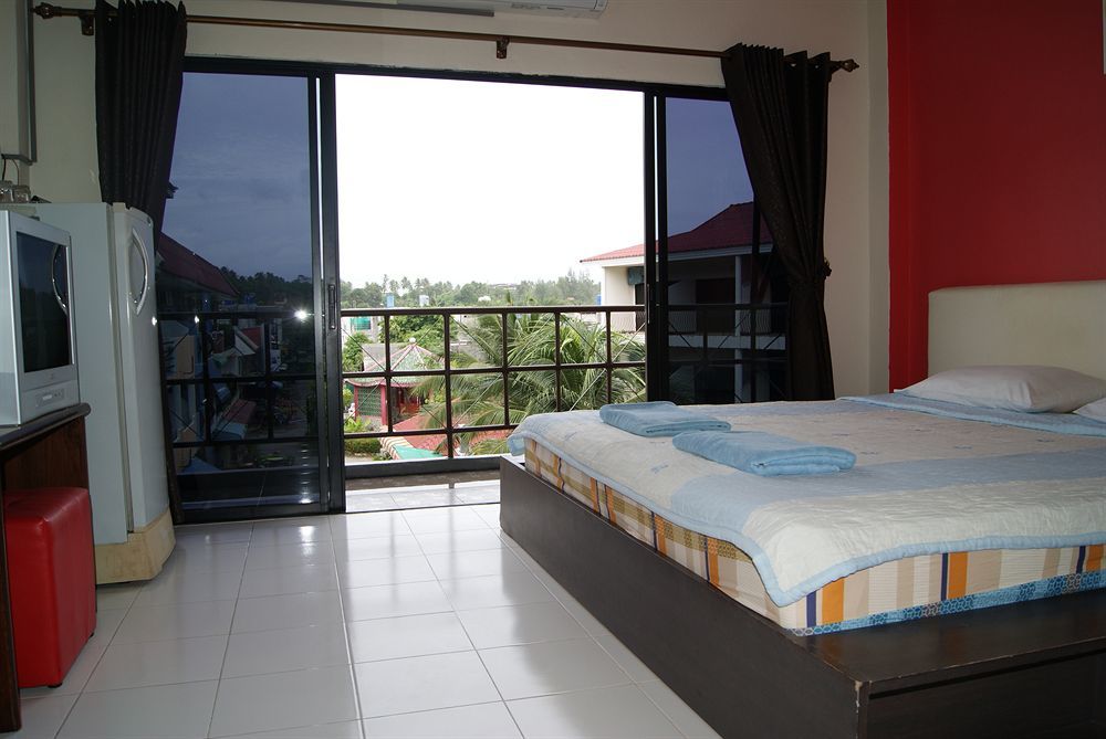 Pineapple Guesthouse Karon Dış mekan fotoğraf