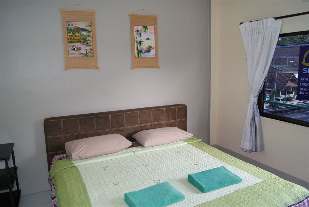 Pineapple Guesthouse Karon Dış mekan fotoğraf