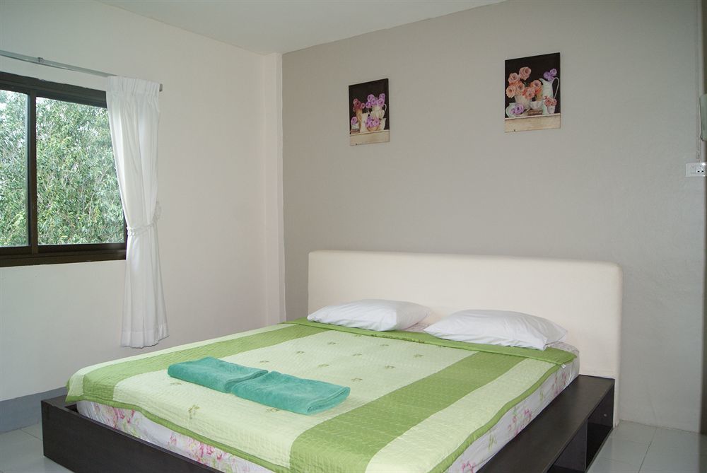 Pineapple Guesthouse Karon Dış mekan fotoğraf